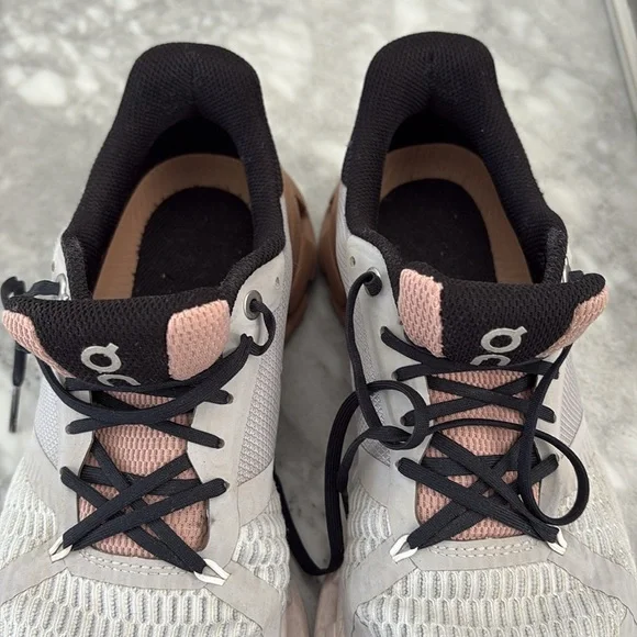 ON Women's Cloudflyer Running Shoes - Picture 11 of 11